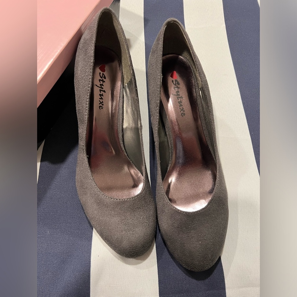 Gray Kitten heel size 10